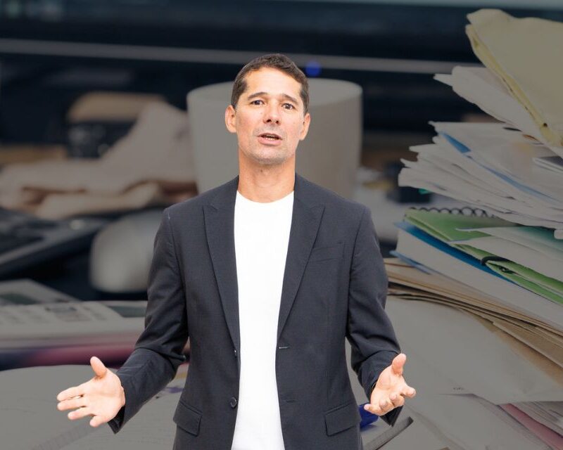 David del Toro - Consultor Empresarial Hablando sobre Delegar Tareas Digitales - Basikko